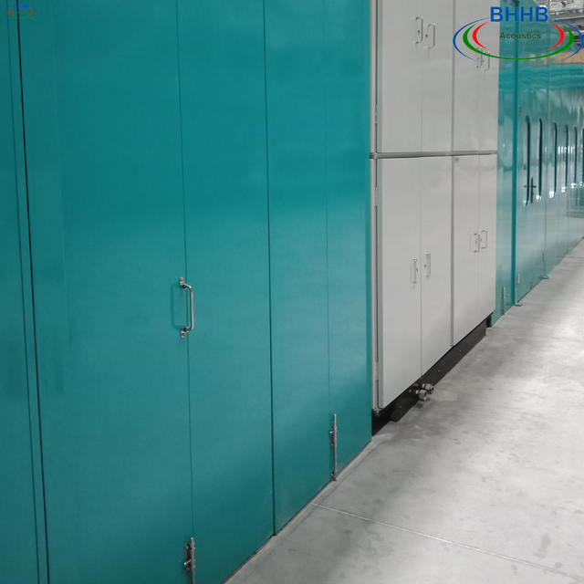 Folding sound-insulating door